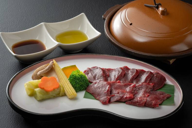 伊豆産鹿肉とイノシシ肉をメインとした特別会席
