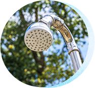 敷地内に温水シャワーをご用意！